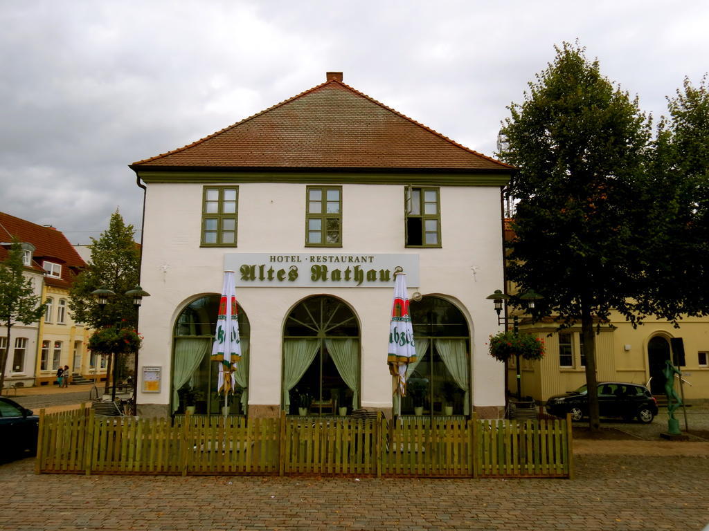 "Altes Rathaus" Grevesmuhlen Hotel Bagian luar foto