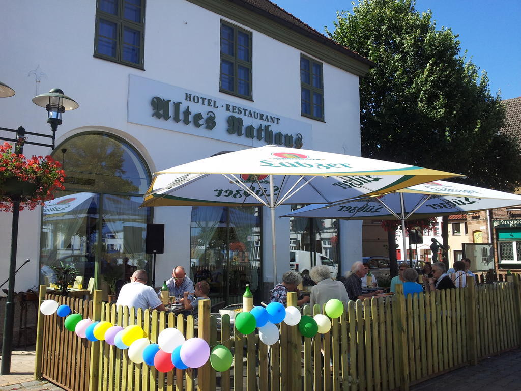 "Altes Rathaus" Grevesmuhlen Hotel Bagian luar foto